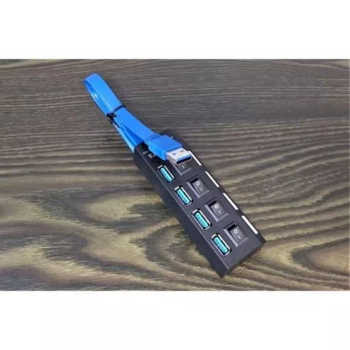 4 bemenetes USB 3.0 csatlakozó