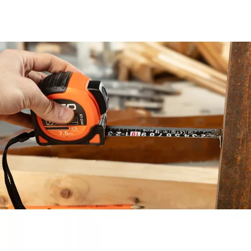 NEO TOOLS Mérőszalag, 5m/25mm, erősített rugós, acél, fekete szalag fehér nagyított skálával, mágneses, autostop+rögzítő 67-243