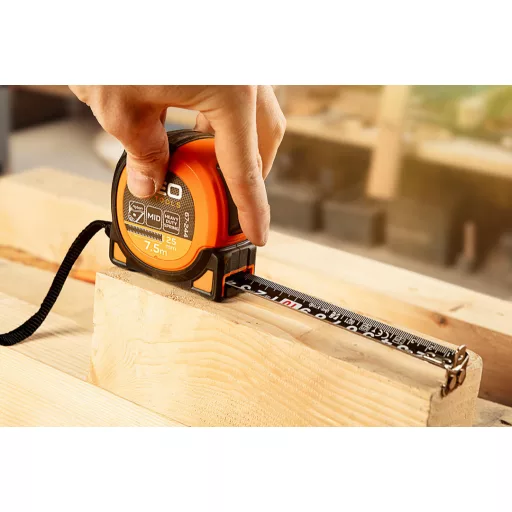 NEO TOOLS Mérőszalag, 5m/25mm, erősített rugós, acél, fekete szalag fehér nagyított skálával, mágneses, autostop+rögzítő 67-243