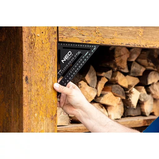 NEO TOOLS Talpas derékszög, alumínium, 45 fokos szárral, mérőskálával, 183mm 72-102