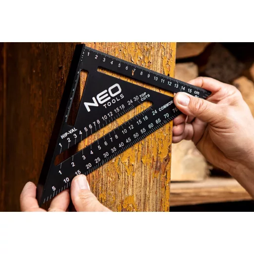 NEO TOOLS Talpas derékszög, alumínium, 45 fokos szárral, mérőskálával, 183mm 72-102