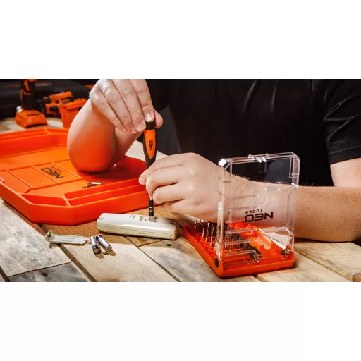 NEO TOOLS Műszerész, precíziós csavarhúzókészlet, bitekkel, nyéllel és hosszabbító szárakkal, 45db-os 06-111-1