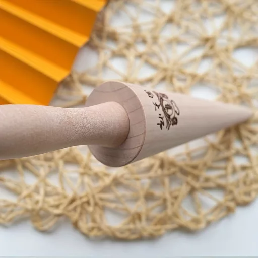 Fából készült pizzelle gördítő és krumkake kúp készítő