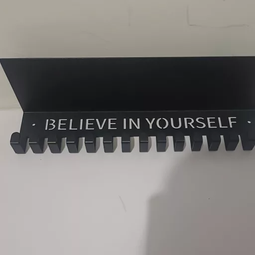 Stílusos Fém Éremtartó 30,0x6,5 cm Falra Szerelhető