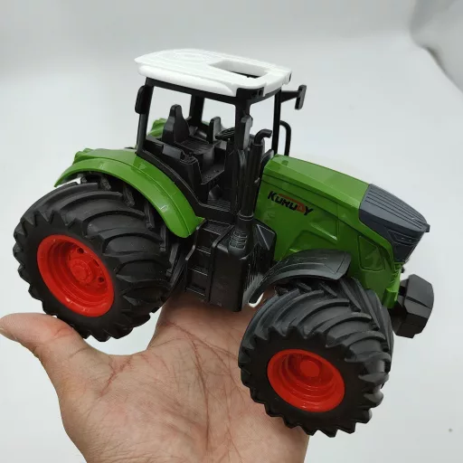 1/24 Méretarányú Vasatagkerekű Játék Traktor