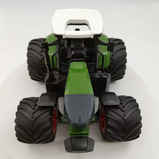 1/24 Méretarányú Vasatagkerekű Játék Traktor