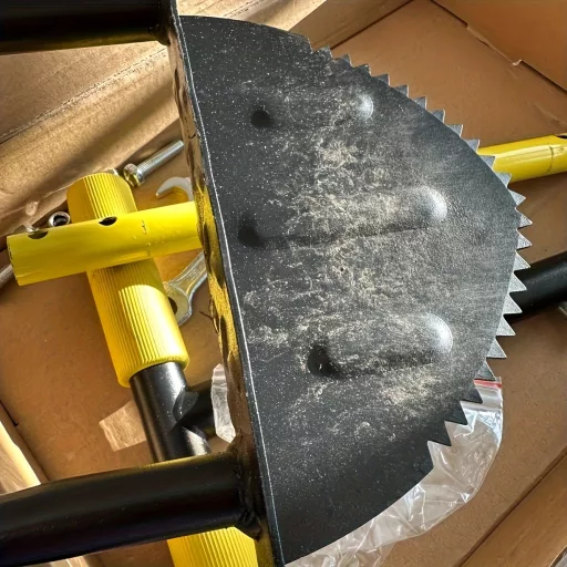 Kézi fűszegélyező lapát – Fogazott penge, ergonomikus markolat, kerti és lépcsővágáshoz