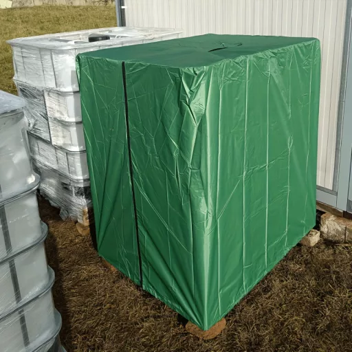 Kültéri IBC tartályfedél – 1000L védőhuzat cipzárral és rögzítőkötéllel (120×100×116 cm)