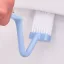 Kék V-alakú WC tisztító kefe akasztóhurokkal